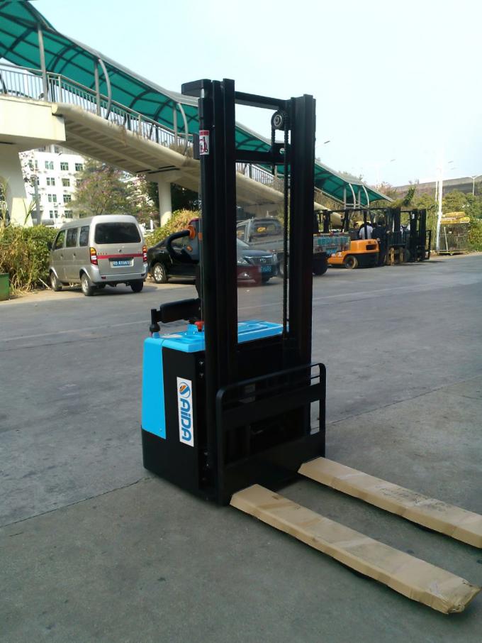 Elektrische motorische stapler Lift 5500 mm Hoogte PLC-controle Automatische elektrische bereikstapler 1